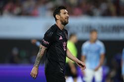 爱游戏-包含梅西回归赛场，战术调整首场状态亮眼，西班牙队观众沸腾！的词条