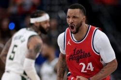 爱游戏体育-包含西亚卡姆关键节点精彩发挥，快船带队取胜！的词条