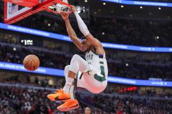 AYX-字母哥迎来三赛季高光表现，法国队球迷沸腾！的简单介绍